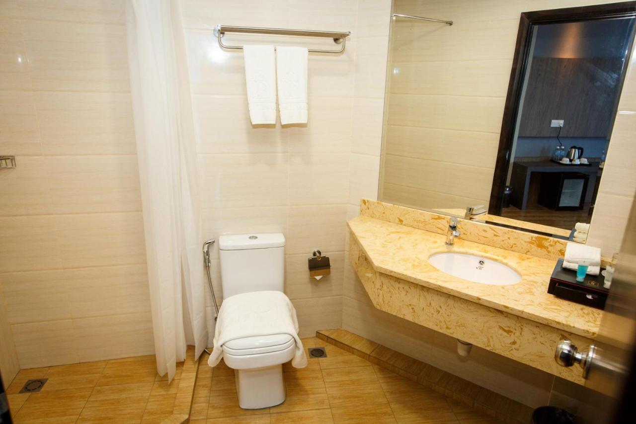 Lintas Platinum Hotel Kota Kinabalu Extérieur photo